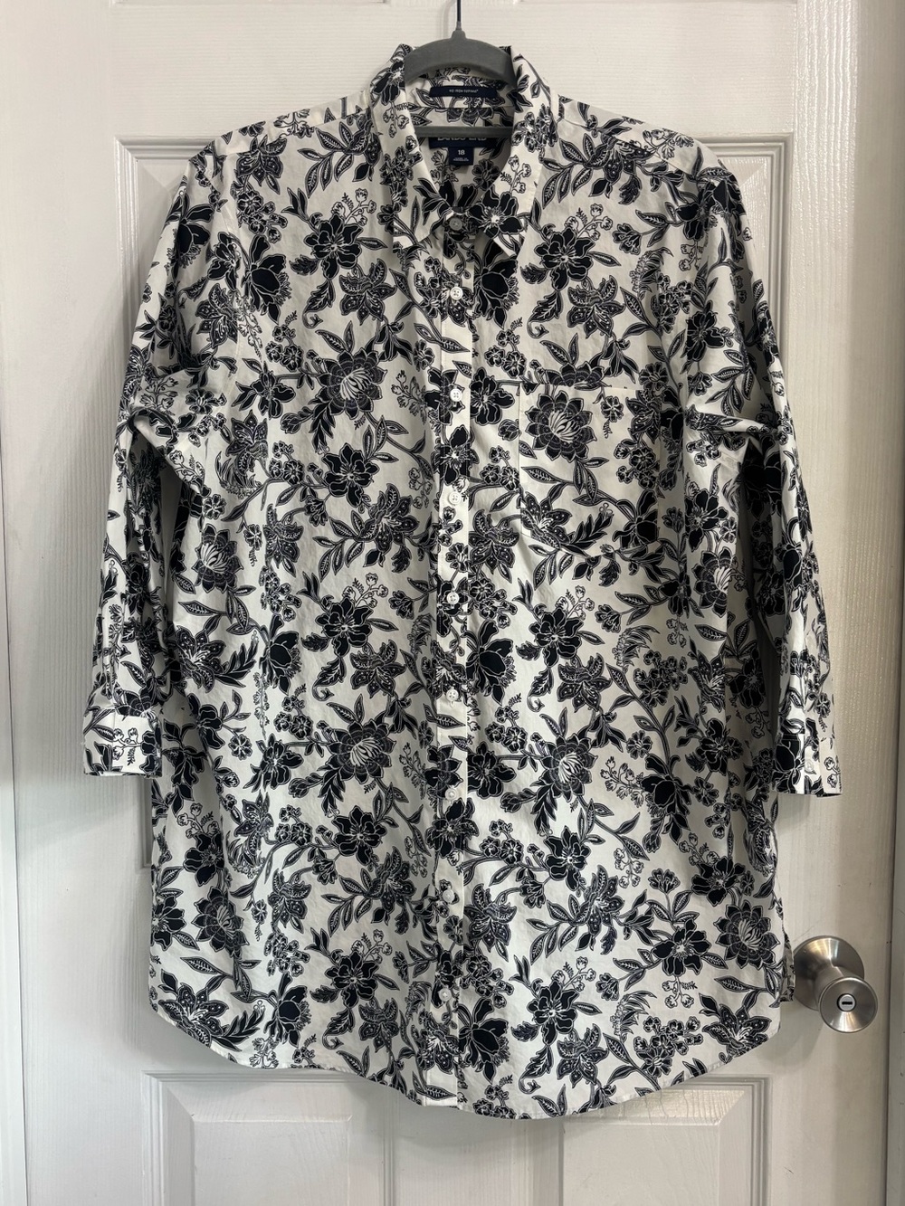 Lands' End Black & White Floral Button-Front Shirt Size 18 No Iron Supima Cotton
